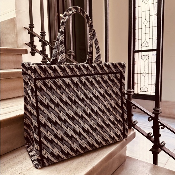 Used good condition Camila Canabal  Grazia PWR Jacquard Bag | Gris - Picture 3 of 3